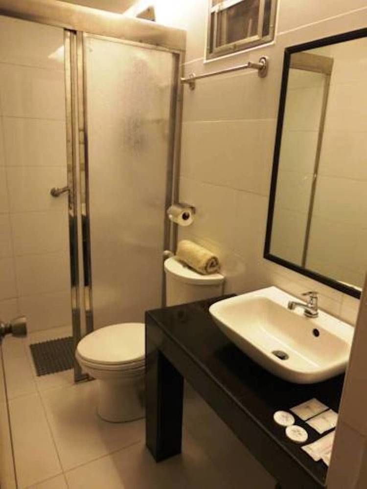 מנילה Silver Oaks Suites & Hotel מראה חיצוני תמונה