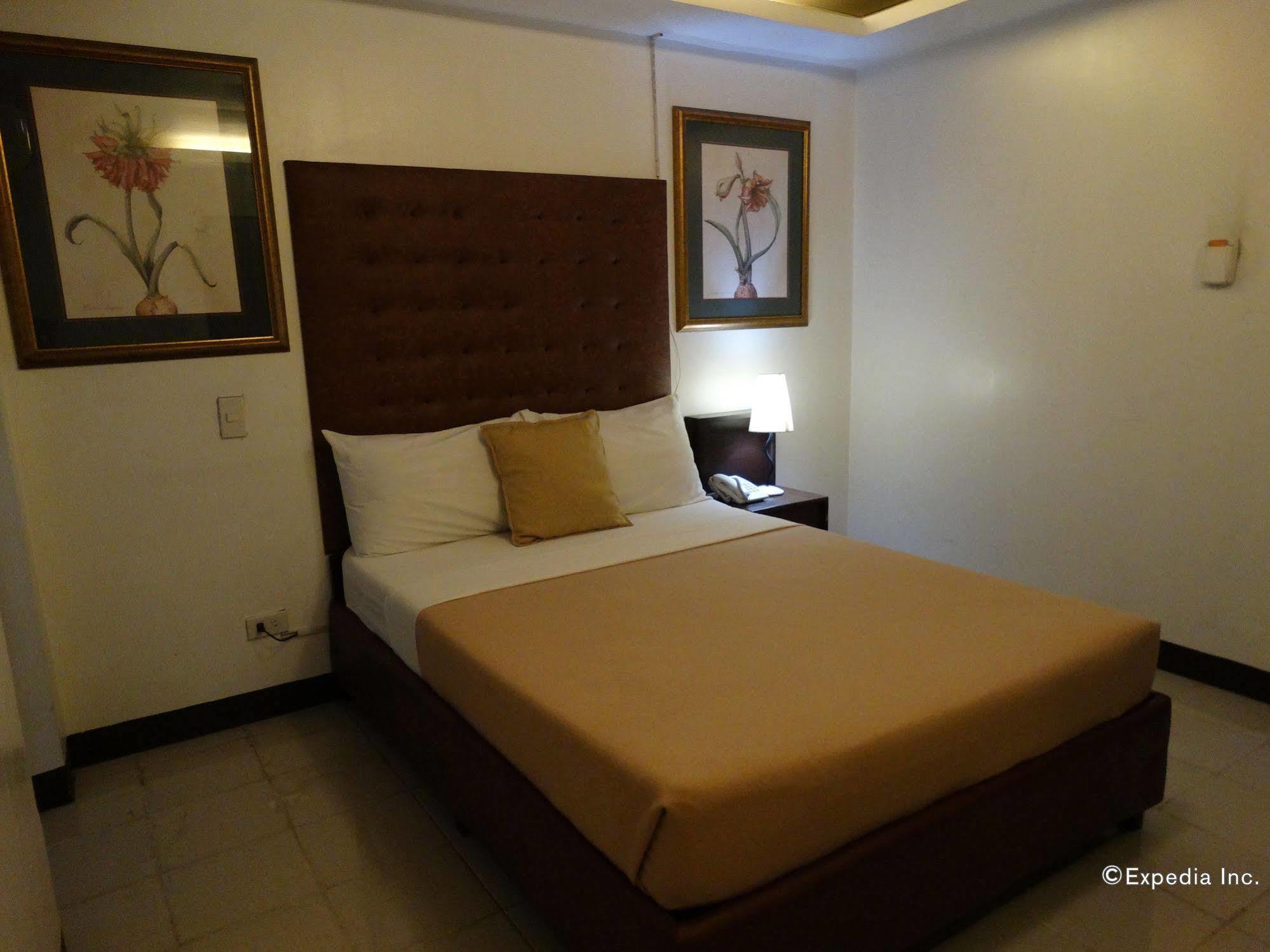 מנילה Silver Oaks Suites & Hotel מראה חיצוני תמונה
