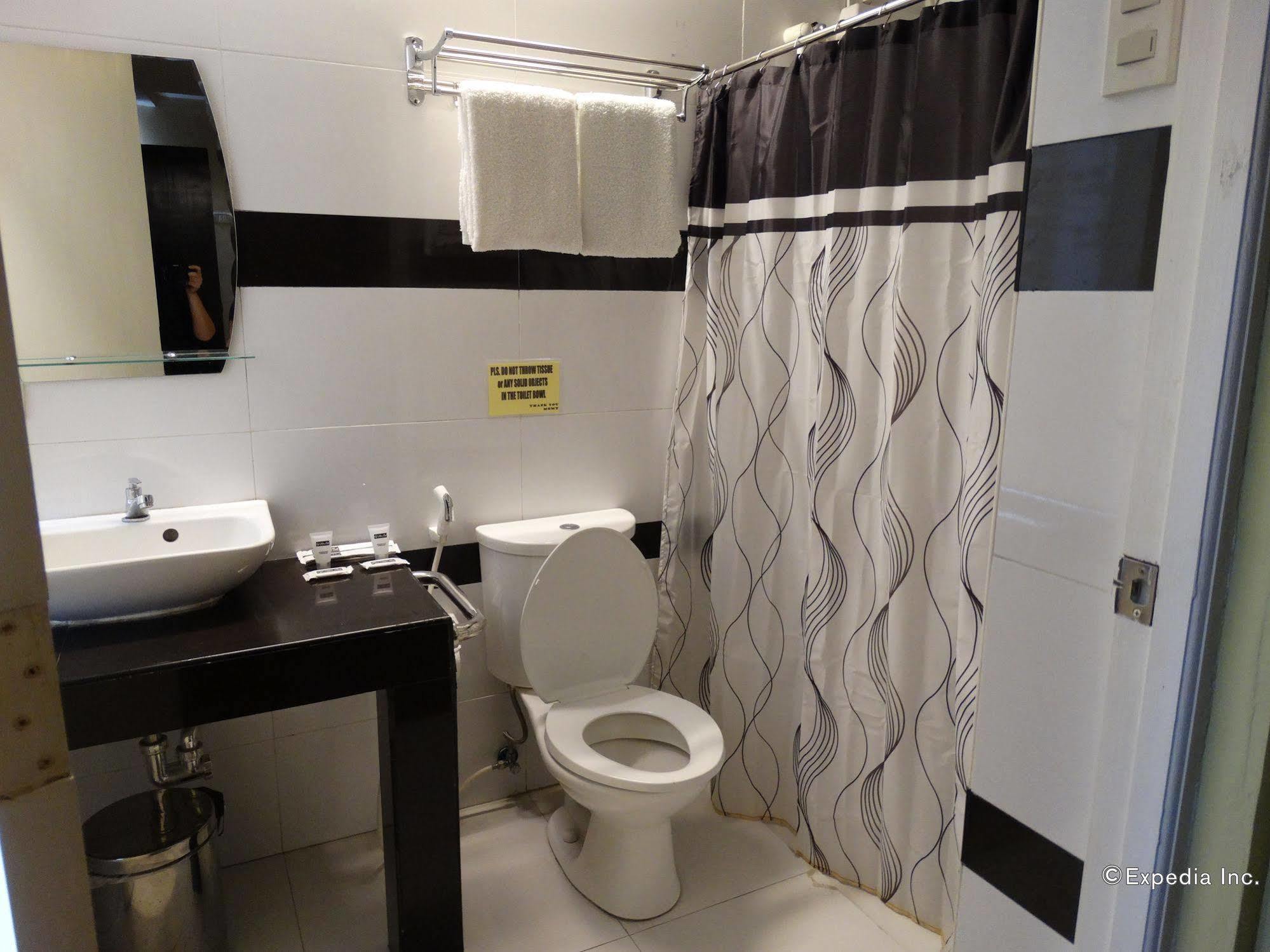 מנילה Silver Oaks Suites & Hotel מראה חיצוני תמונה