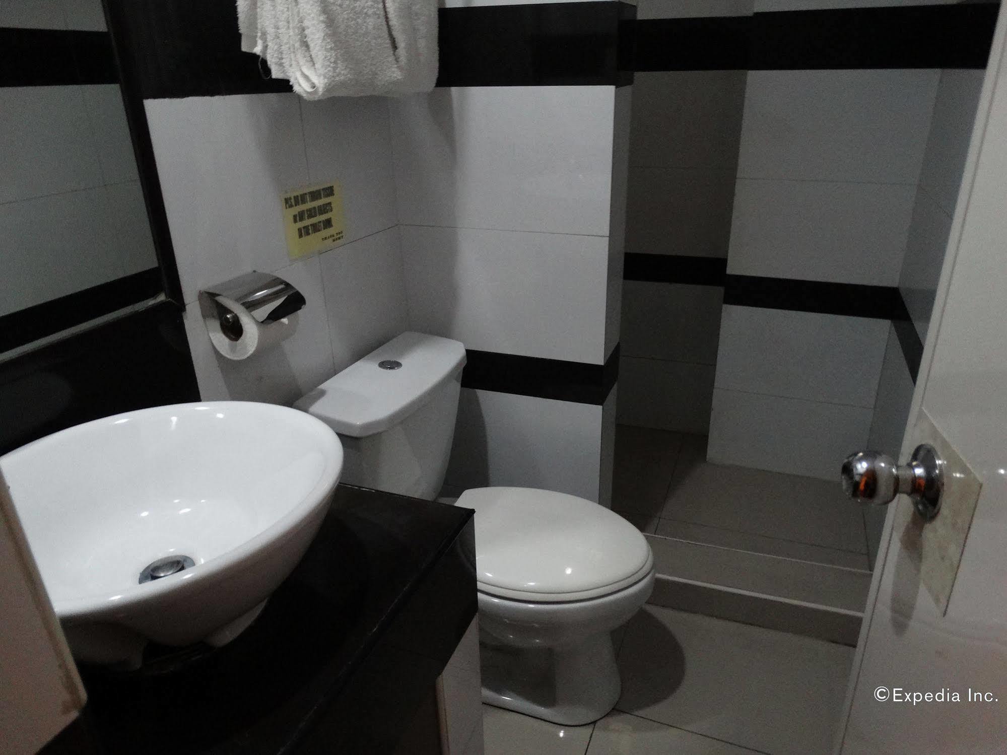 מנילה Silver Oaks Suites & Hotel מראה חיצוני תמונה