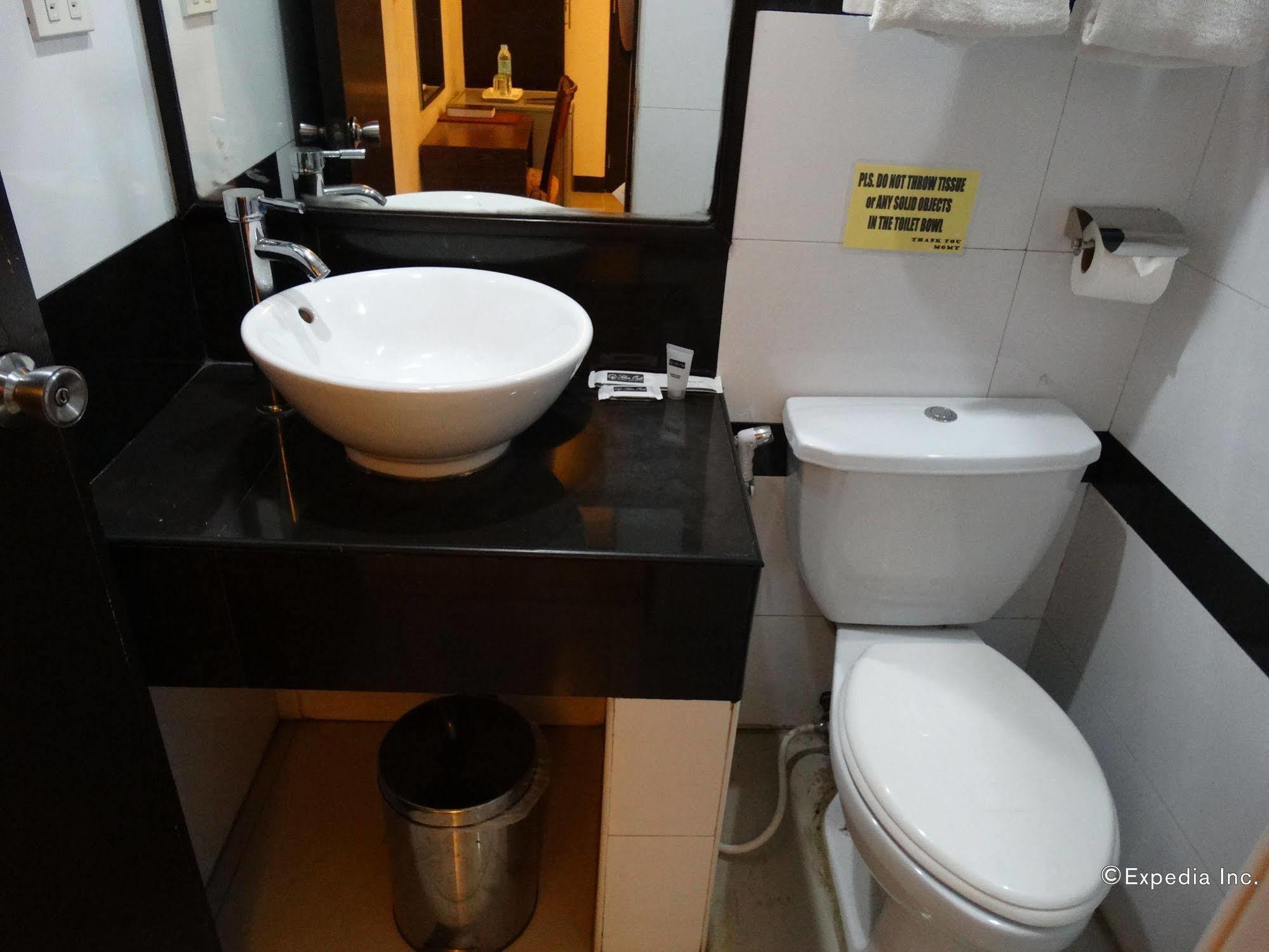 מנילה Silver Oaks Suites & Hotel מראה חיצוני תמונה