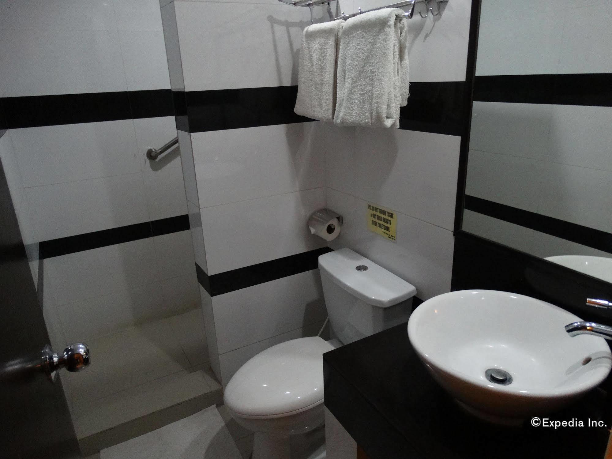 מנילה Silver Oaks Suites & Hotel מראה חיצוני תמונה