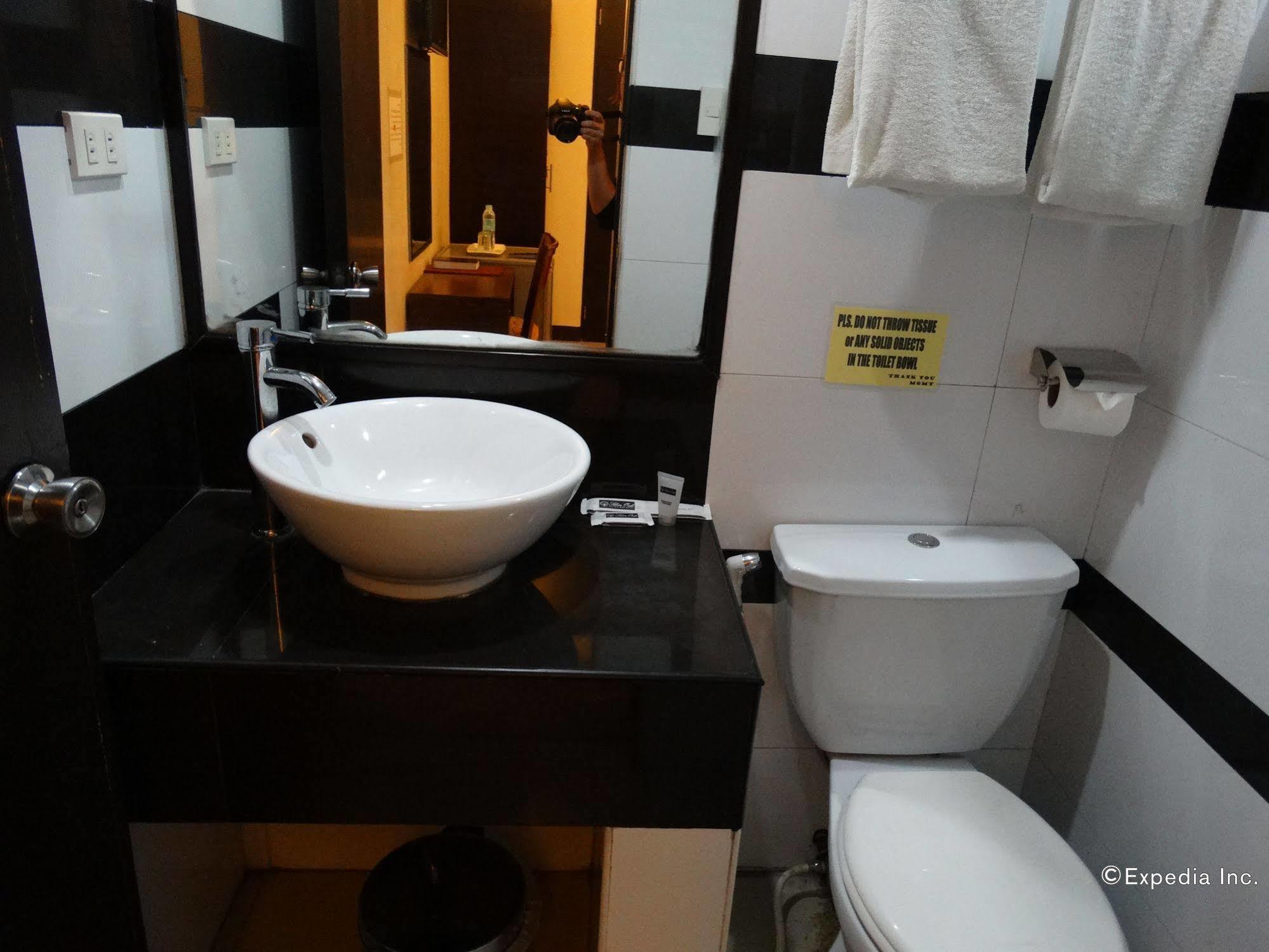 מנילה Silver Oaks Suites & Hotel מראה חיצוני תמונה