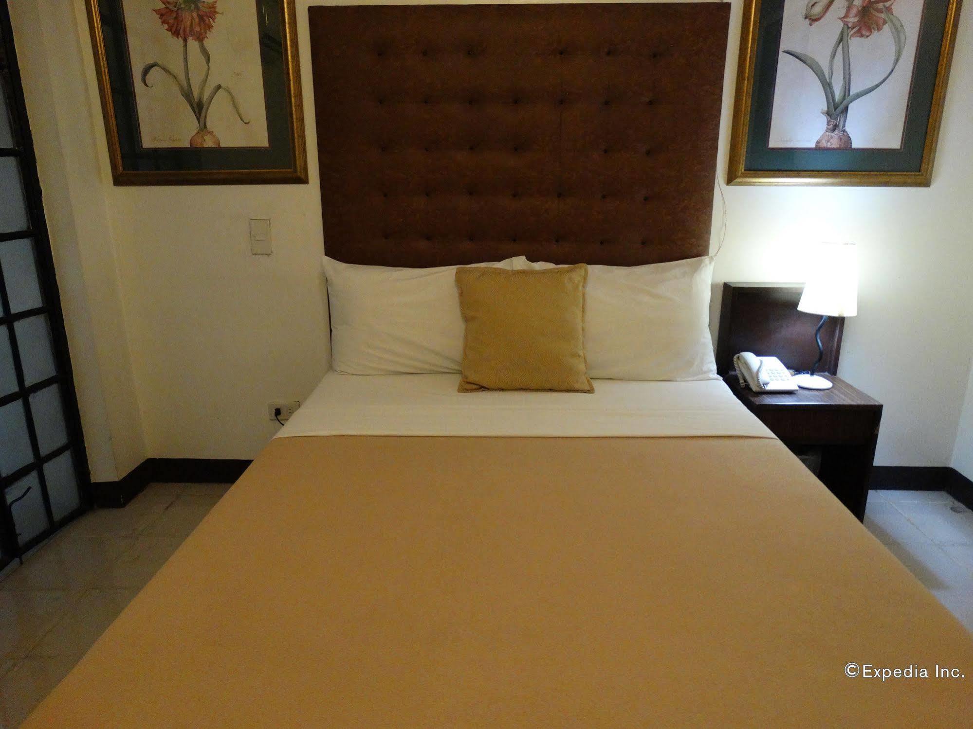 מנילה Silver Oaks Suites & Hotel מראה חיצוני תמונה