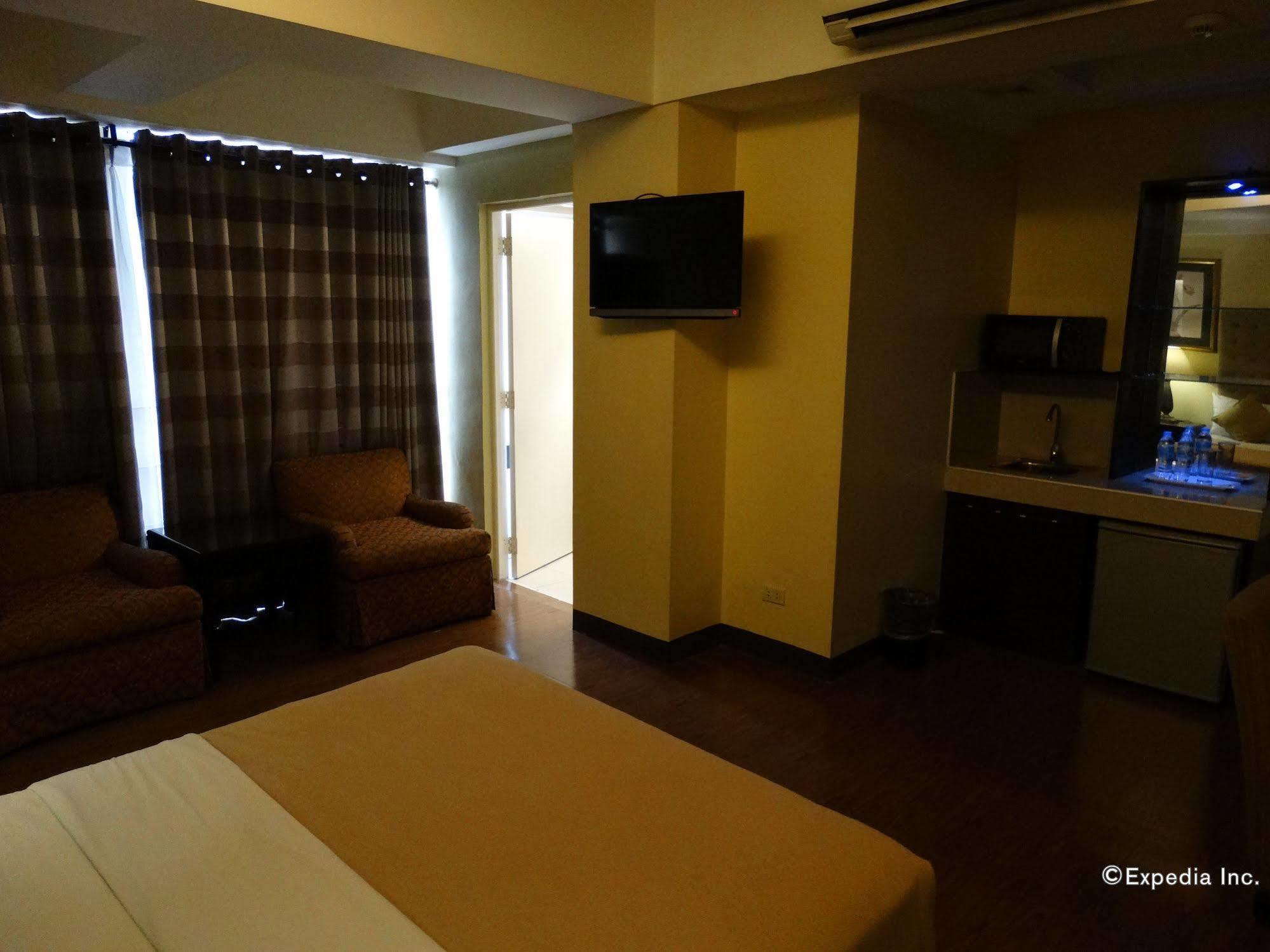 מנילה Silver Oaks Suites & Hotel מראה חיצוני תמונה