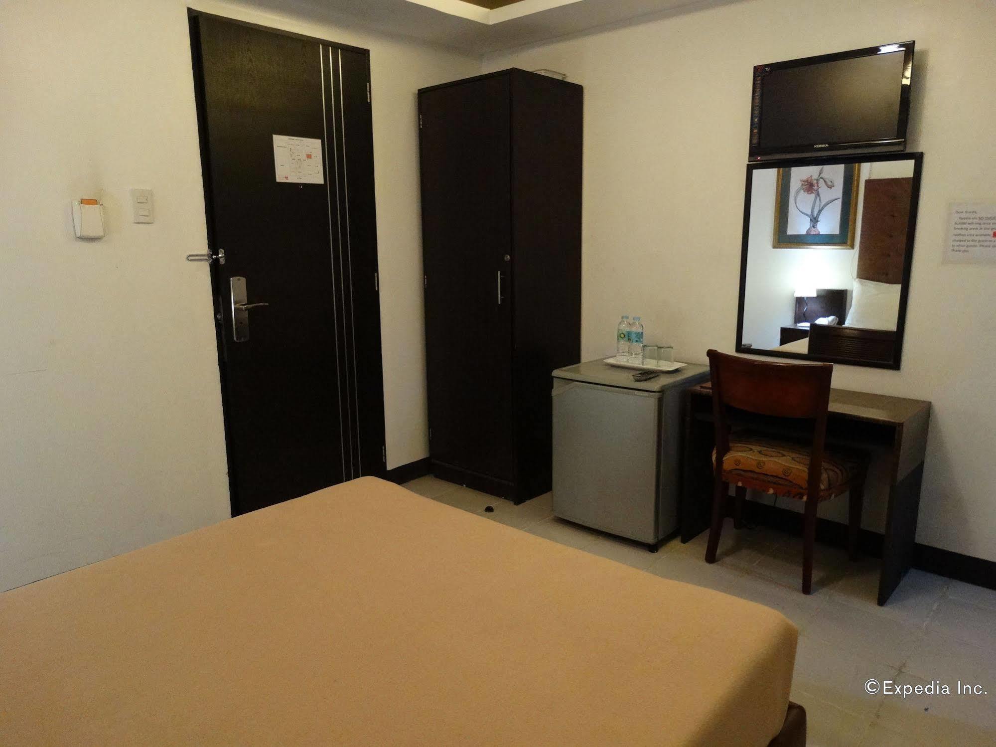 מנילה Silver Oaks Suites & Hotel מראה חיצוני תמונה